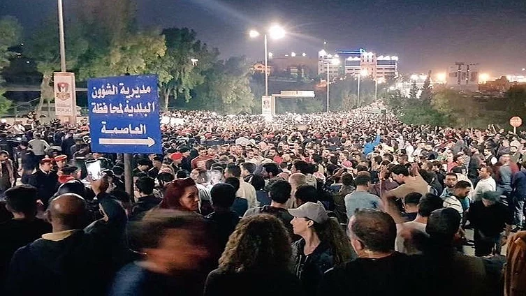 The picture shows a large crowd at the protests near the fourth roundabout (Dawar al-Rabi) in Amman, Jordan, in June 2018.