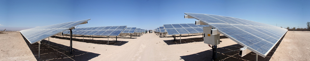Photo: Solar panels in the desert by: zwansaurio, Licence: CC BY-NC-ND 2.0